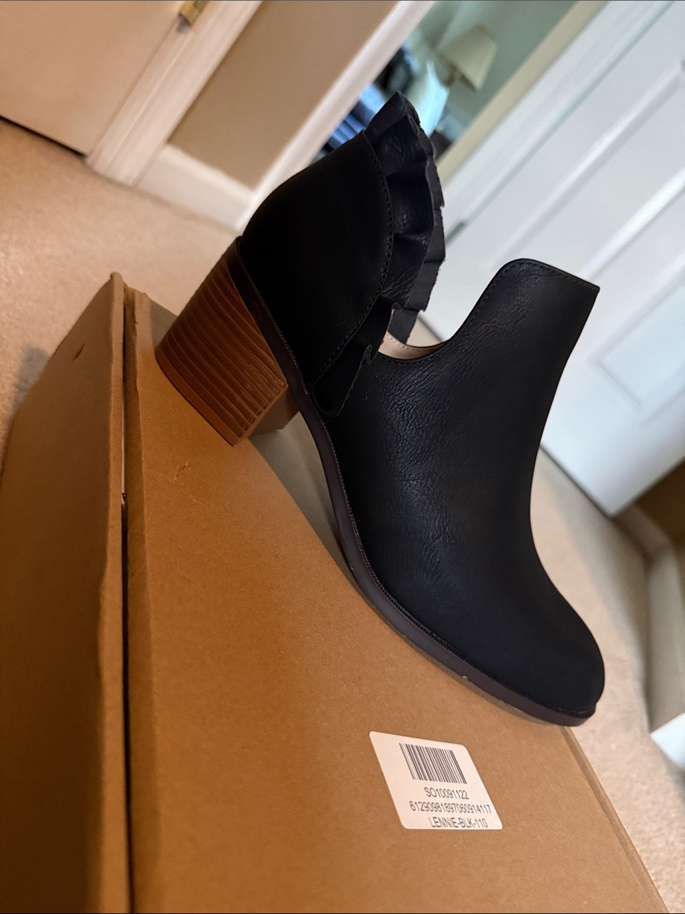 Journee Collection Women's Black Cutout Ankle Boot with Stacked Heel size 11